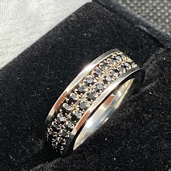 Ring - Picture 2 of 5